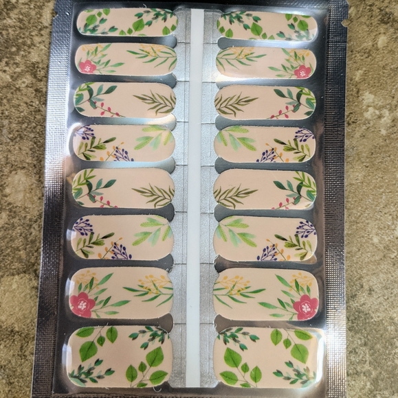 5 for $15 Nail Wrap - Wild Flowers - Picture 2 of 2